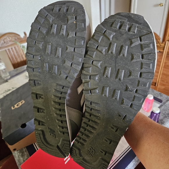 New balance shoes - Picture 2 of 5